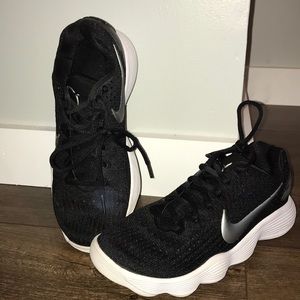 Hyper dunk basketball shoes